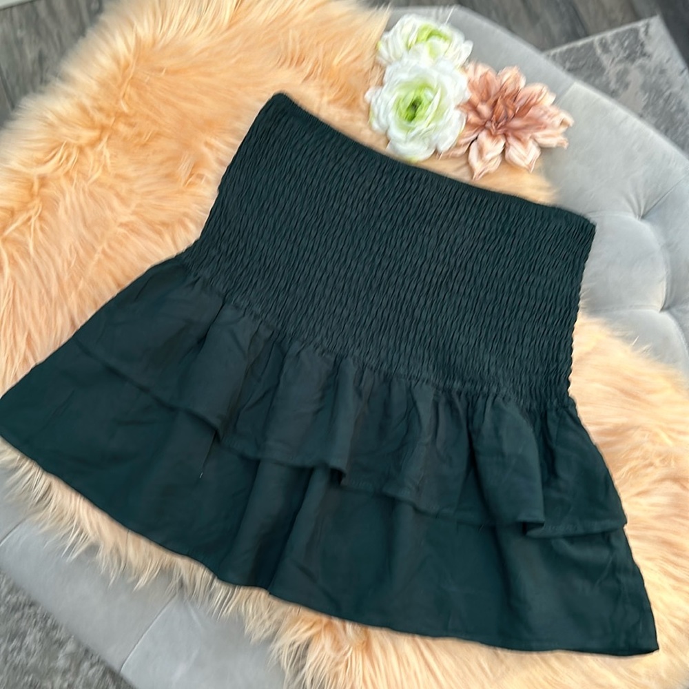 Green Ruffle Stretch Skirt Sz Medium NWOT FIRM!!